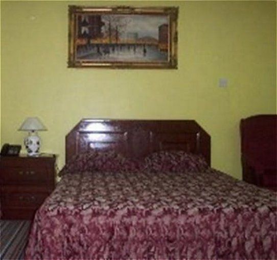 Regency Suites Hotel Τζώρτζταουν Δωμάτιο φωτογραφία